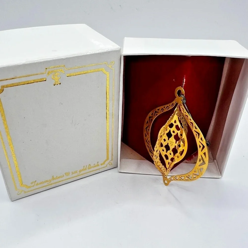 Vtg Tammy Trims Christmas Ornament Mistletoe 24K gold trim # T1012-C